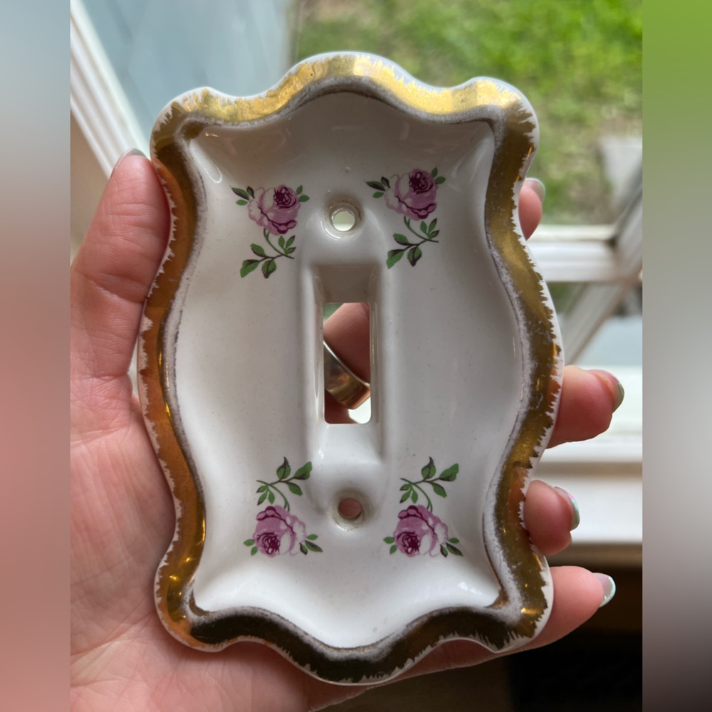 Towne faceplate / switch plate cover floral motif